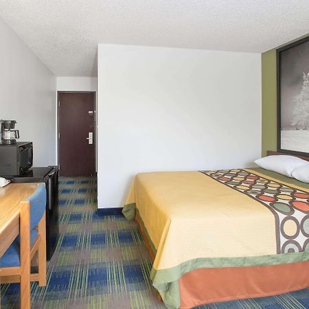 Super 8 By Wyndham Columbus Motel Екстериор снимка