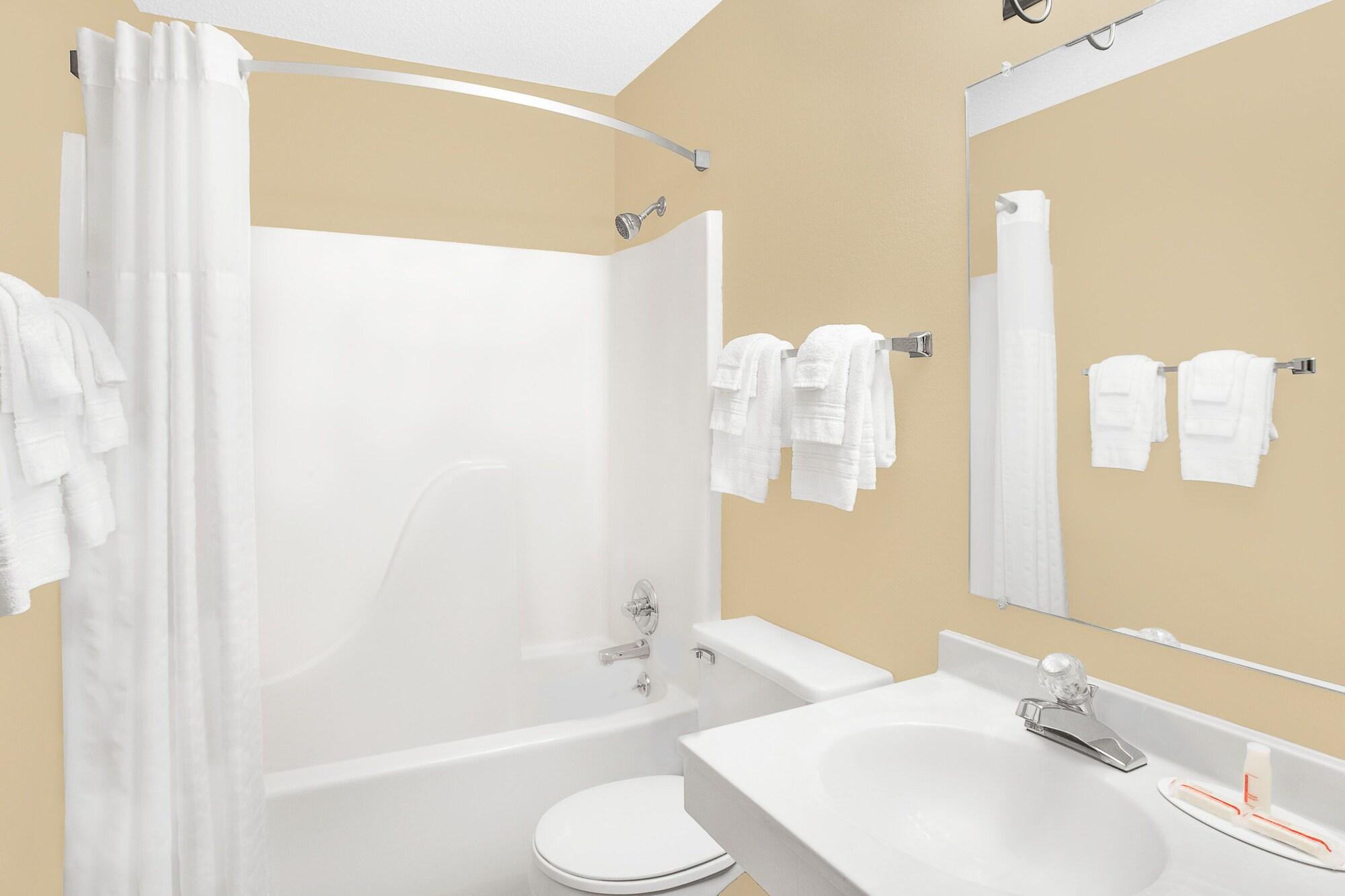 Super 8 By Wyndham Columbus Motel Екстериор снимка