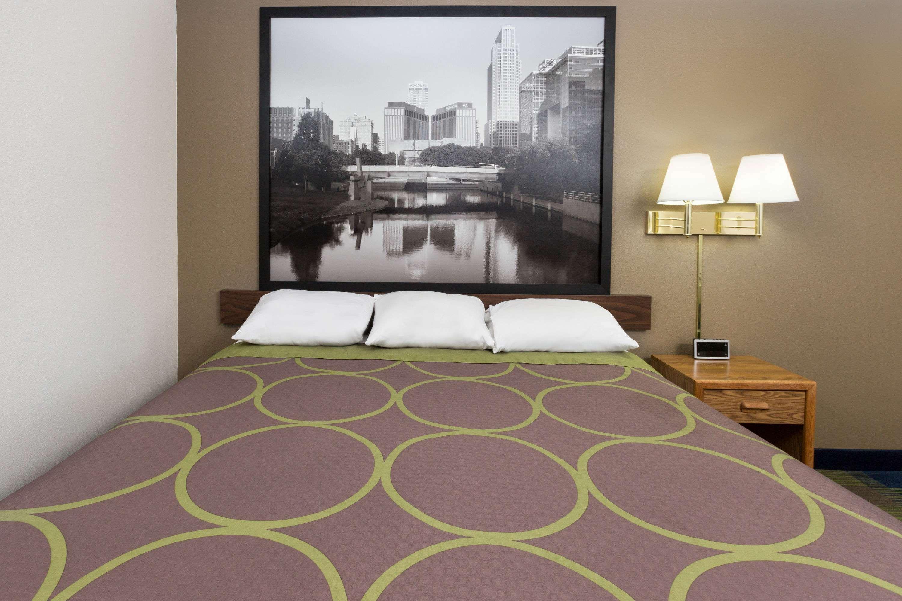 Super 8 By Wyndham Columbus Motel Екстериор снимка