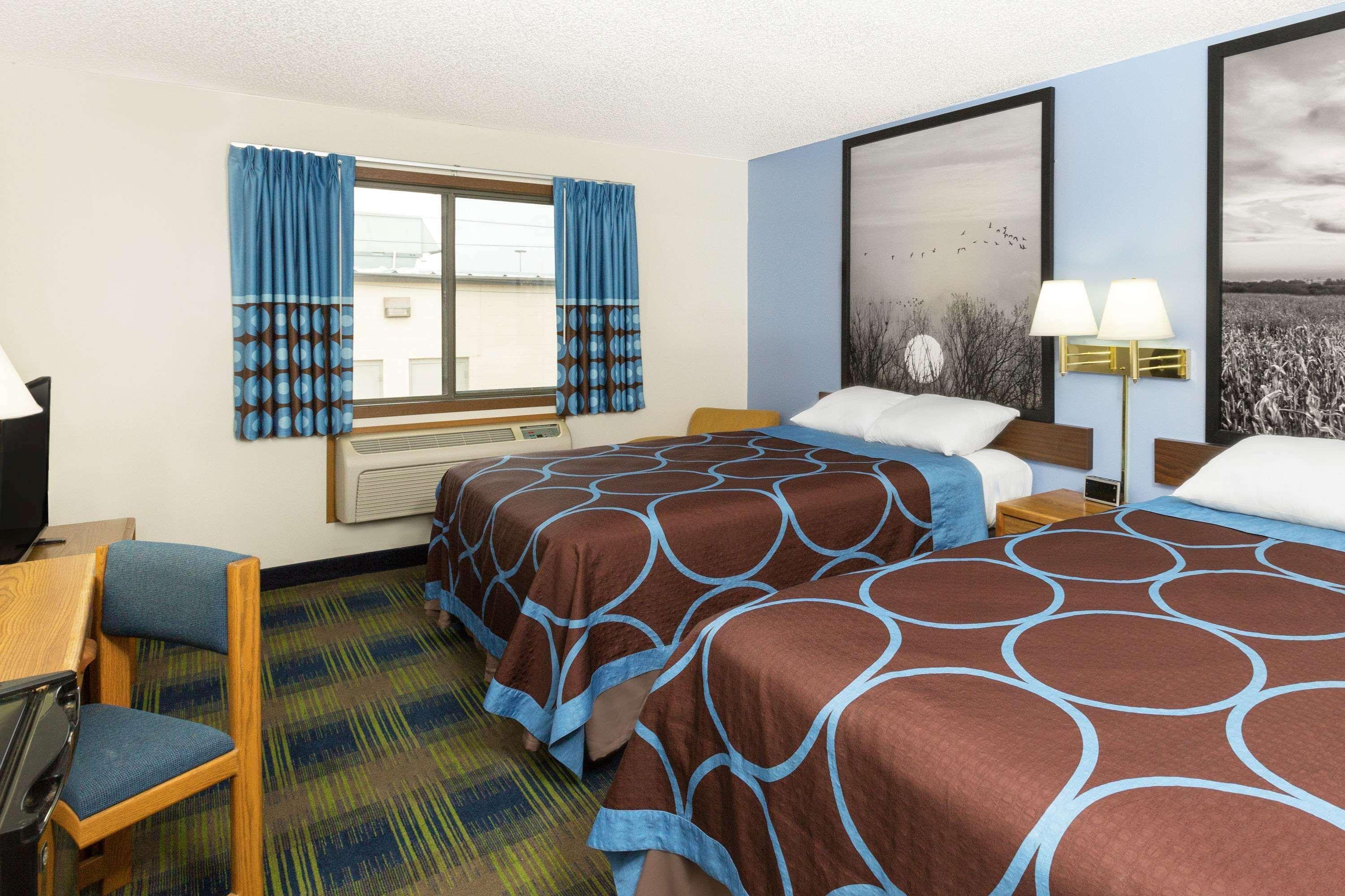 Super 8 By Wyndham Columbus Motel Екстериор снимка
