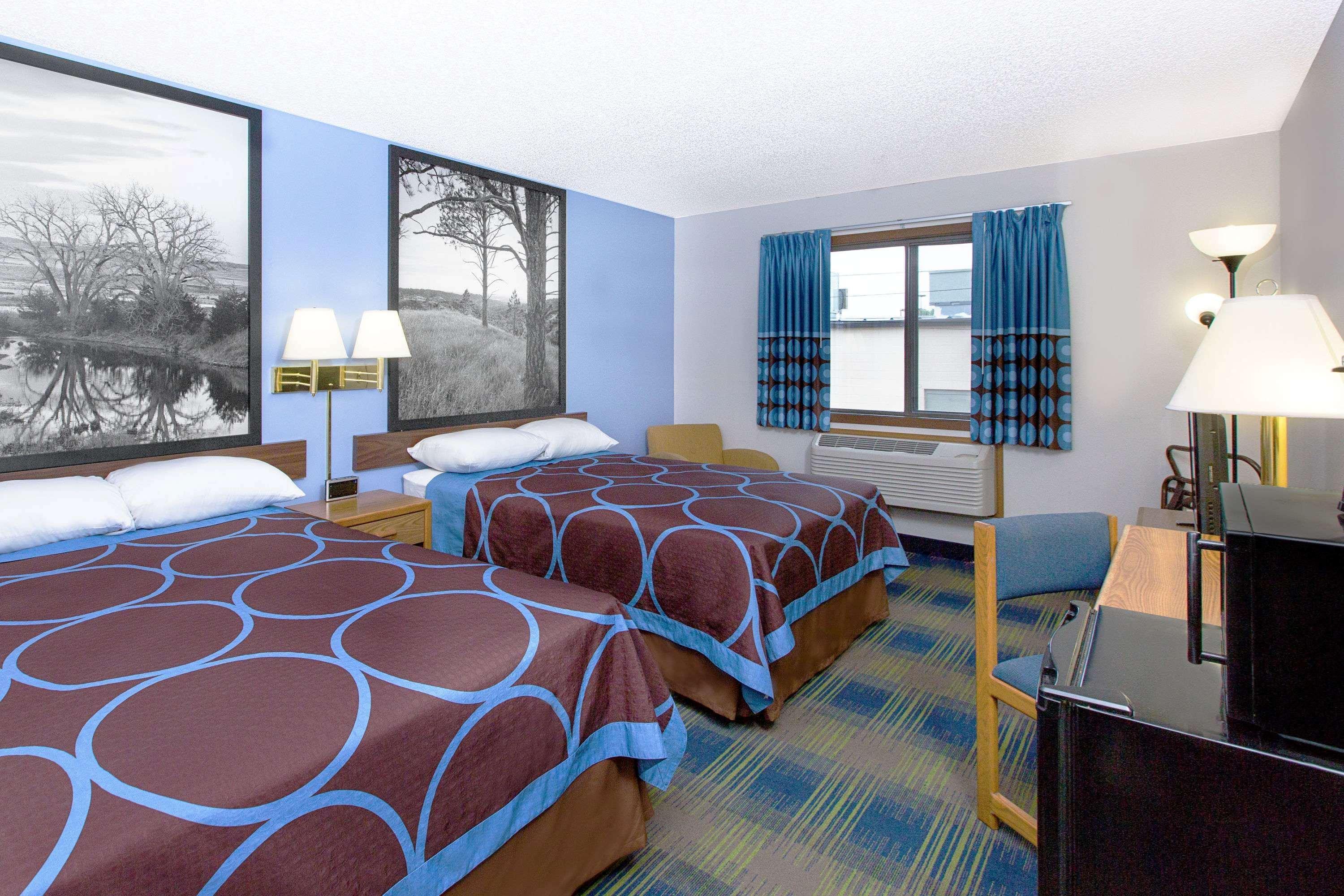 Super 8 By Wyndham Columbus Motel Екстериор снимка