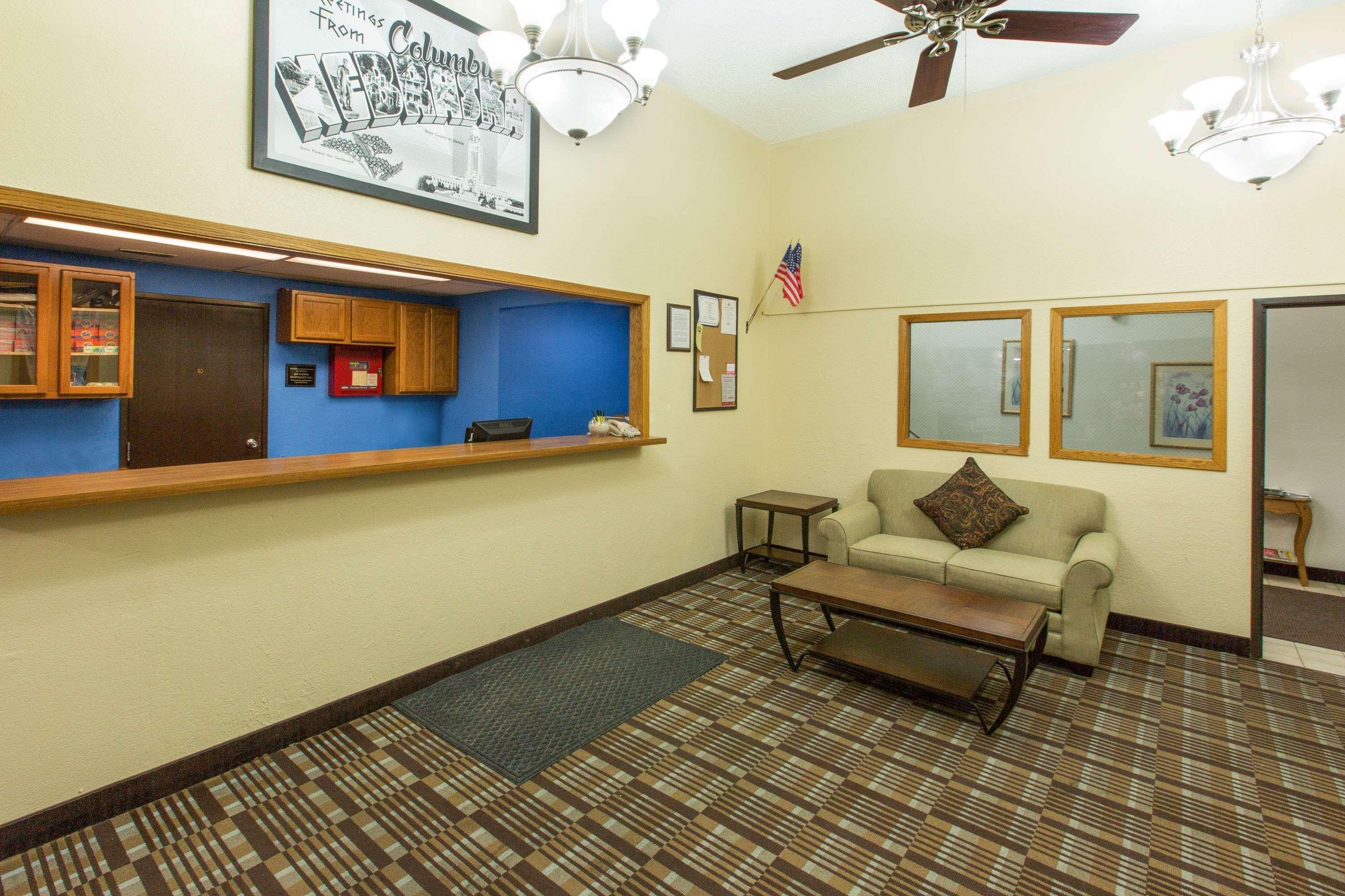Super 8 By Wyndham Columbus Motel Екстериор снимка