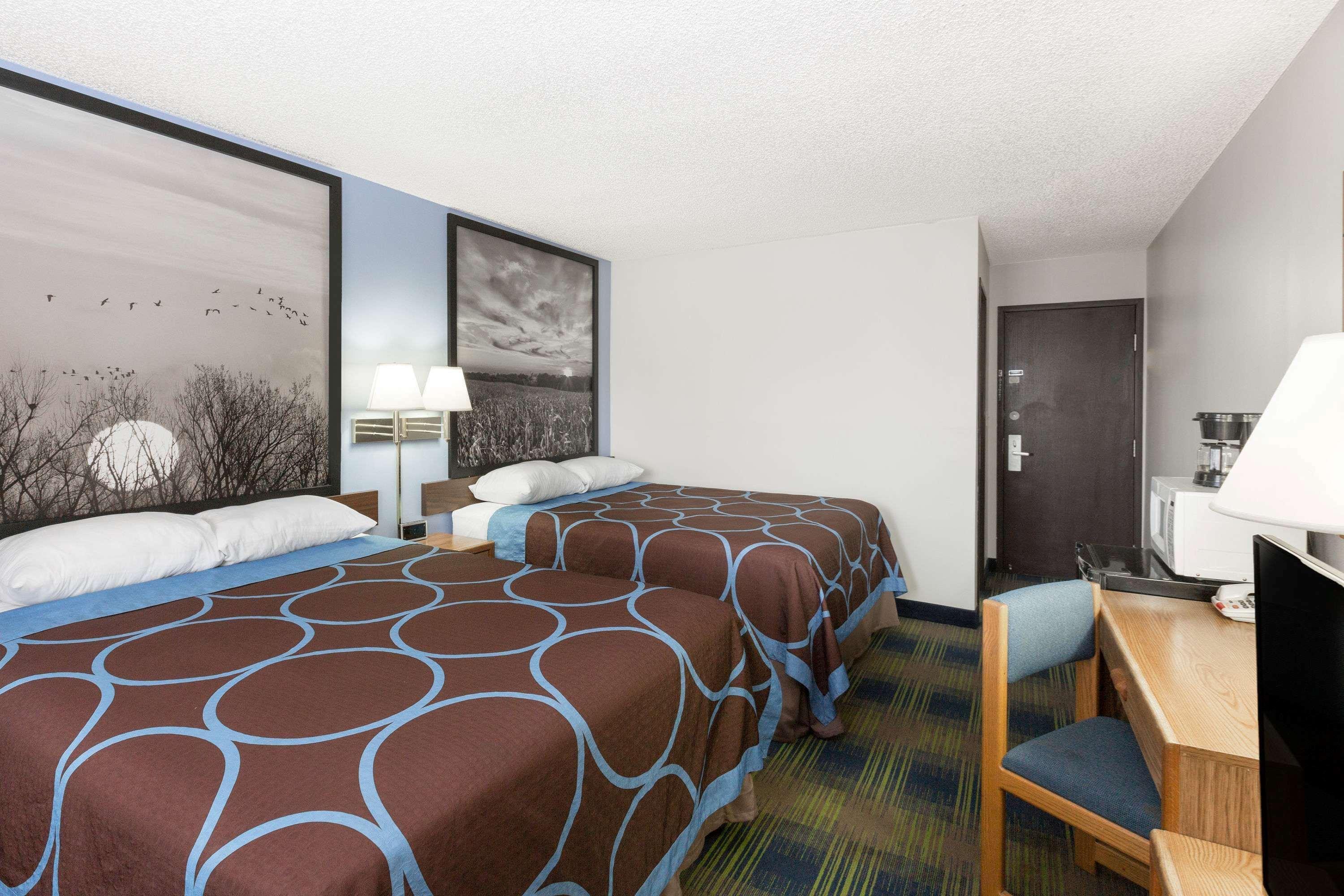 Super 8 By Wyndham Columbus Motel Екстериор снимка