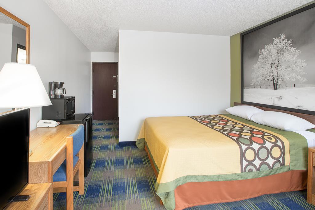 Super 8 By Wyndham Columbus Motel Екстериор снимка