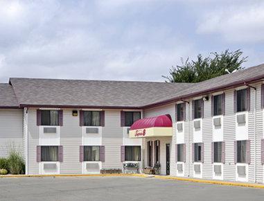 Super 8 By Wyndham Columbus Motel Екстериор снимка