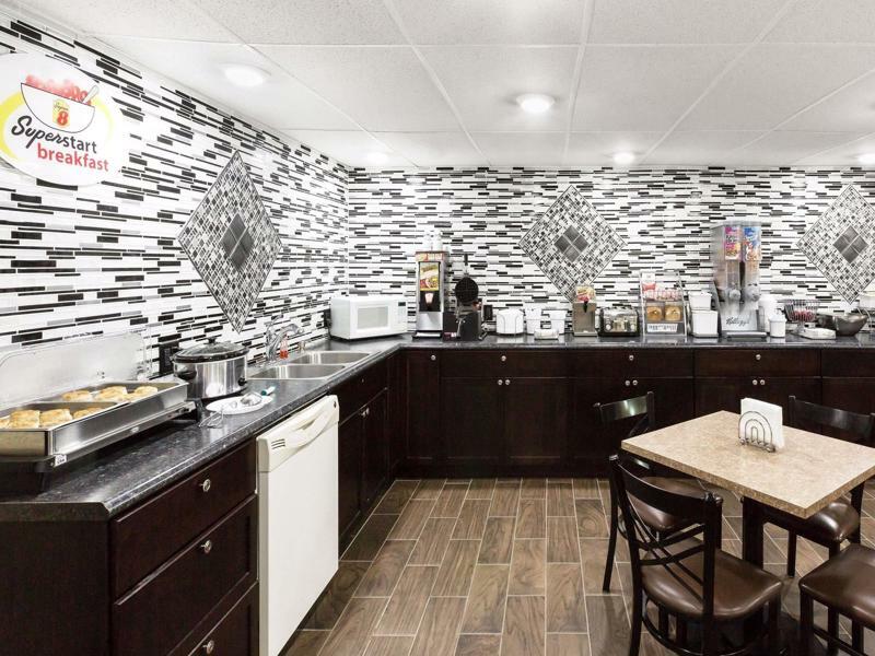 Super 8 By Wyndham Columbus Motel Екстериор снимка